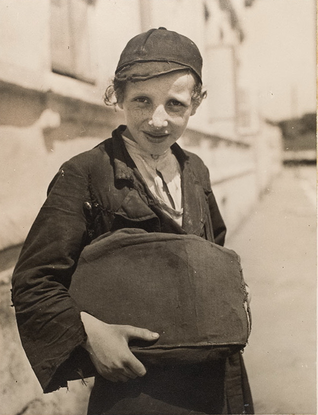 Мальчик, сжимающий свою сумку, Пабьянице